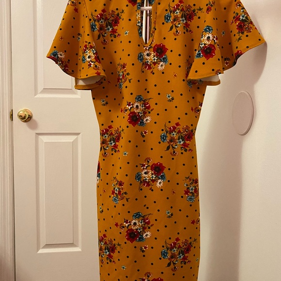 DRESSCODE L.A. Size M. Mustard Yellow Dress. - Picture 14 of 16